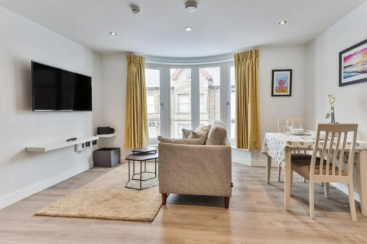 Finest Retreats - 13 Belle House - Apartment 2 Filey